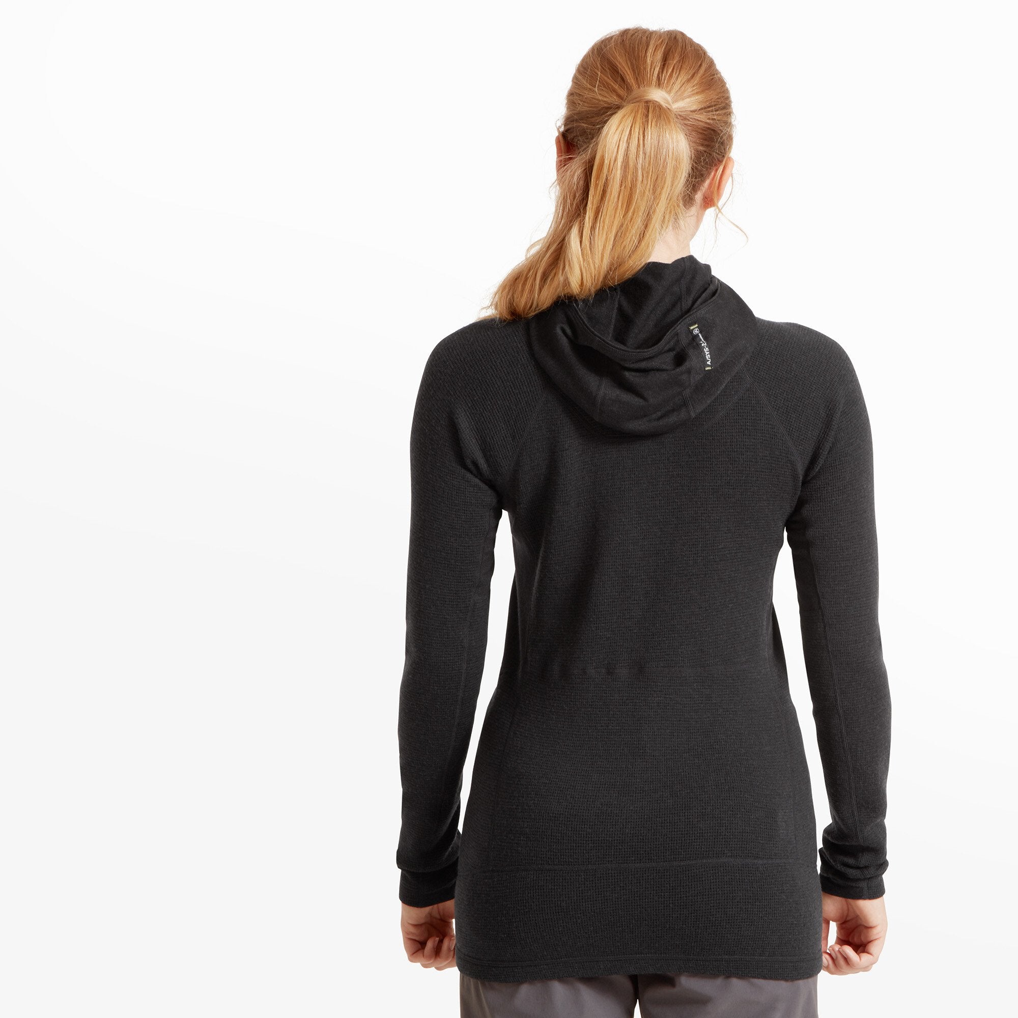 Rear view of the model showcasing the Artilect Performance Womens Sundown 250 Half Zip Top Black’s full back, including the hood resting down. Subtle seam lines curve around the shoulders and waist, emphasizing the contoured fit.